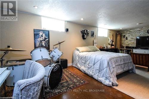 271 West Street, West Lincoln (057 - Smithville), ON - Indoor Photo Showing Bedroom