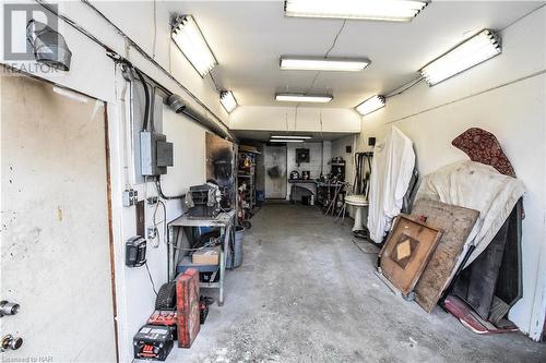 271 West Street, West Lincoln (057 - Smithville), ON - Indoor Photo Showing Garage