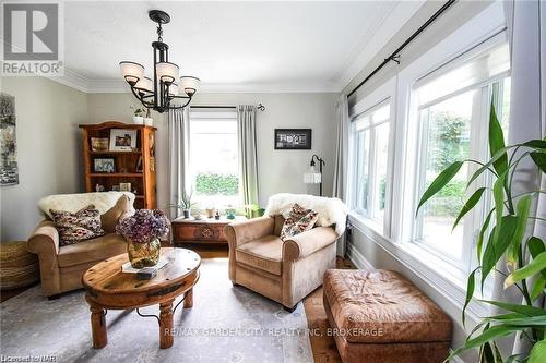 271 West Street, West Lincoln (057 - Smithville), ON - Indoor Photo Showing Living Room