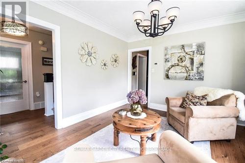 271 West Street, West Lincoln (057 - Smithville), ON - Indoor Photo Showing Living Room