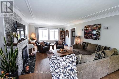 271 West Street, West Lincoln (057 - Smithville), ON - Indoor Photo Showing Living Room