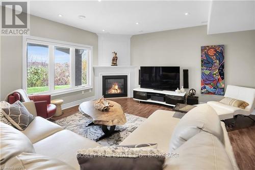 3091 Jason'S Point, Lincoln (980 - Lincoln-Jordan/Vineland), ON - Indoor Photo Showing Living Room With Fireplace