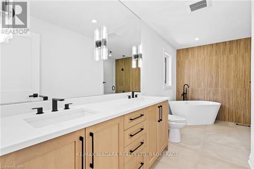 4217 Manson Lane, Lincoln (982 - Beamsville), ON - Indoor Photo Showing Bathroom