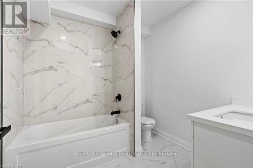 4217 Manson Lane, Lincoln (982 - Beamsville), ON - Indoor Photo Showing Bathroom