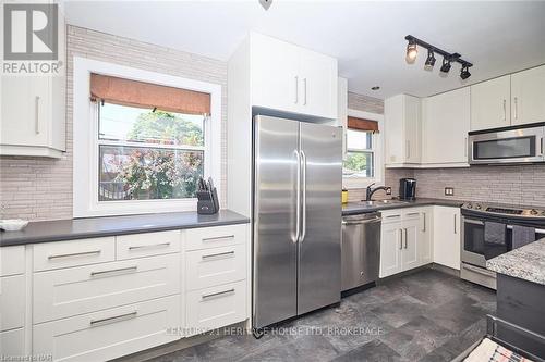 65 Wakelin Terrace, St. Catharines (444 - Carlton/Bunting), ON - Indoor Photo Showing Kitchen With Upgraded Kitchen