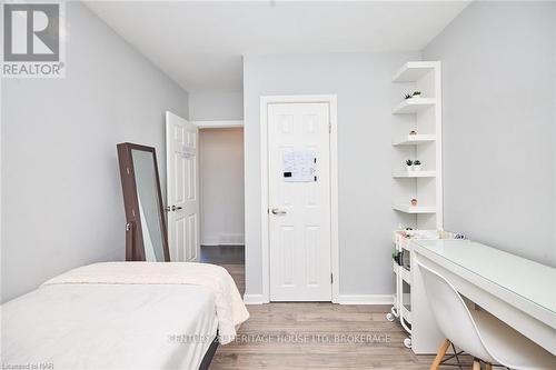 65 Wakelin Terrace, St. Catharines (444 - Carlton/Bunting), ON - Indoor Photo Showing Bedroom