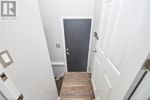 65 Wakelin Terrace, St. Catharines (444 - Carlton/Bunting), ON - Indoor Photo Showing Other Room