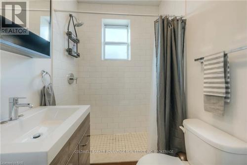 1 - 81 Gibson Avenue, Hamilton (Gibson), ON - Indoor Photo Showing Bathroom