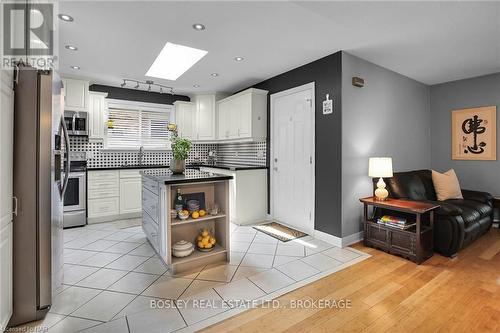 8 Kilkenny Drive, St. Catharines (437 - Lakeshore), ON - Indoor Photo Showing Kitchen