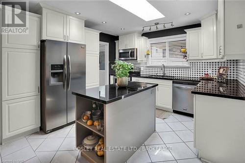 8 Kilkenny Drive, St. Catharines (437 - Lakeshore), ON - Indoor Photo Showing Kitchen With Stainless Steel Kitchen With Upgraded Kitchen