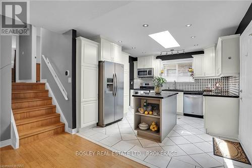 8 Kilkenny Drive, St. Catharines (437 - Lakeshore), ON - Indoor Photo Showing Kitchen With Stainless Steel Kitchen With Upgraded Kitchen