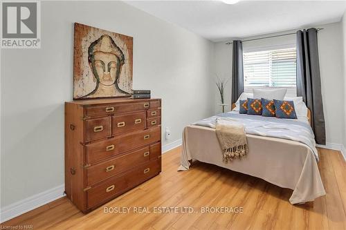 8 Kilkenny Drive, St. Catharines (437 - Lakeshore), ON - Indoor Photo Showing Bedroom