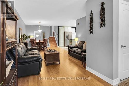 8 Kilkenny Drive, St. Catharines (437 - Lakeshore), ON - Indoor Photo Showing Living Room