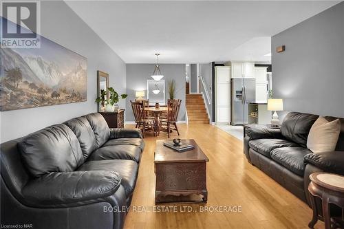 8 Kilkenny Drive, St. Catharines (437 - Lakeshore), ON - Indoor Photo Showing Living Room