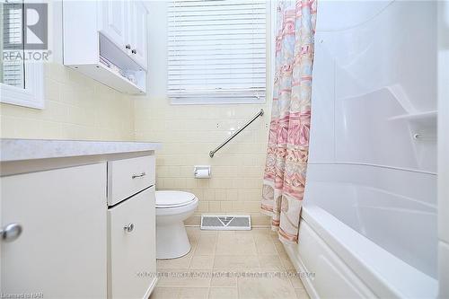 1439 Station Street, Pelham (662 - Fonthill), ON - Indoor Photo Showing Bathroom