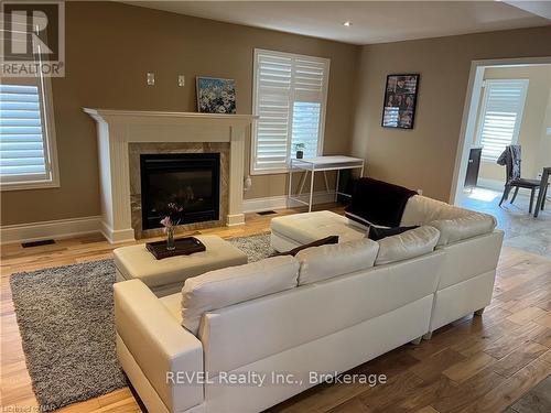 6505 Armelina Crescent, Niagara Falls (219 - Forestview), ON - Indoor Photo Showing Living Room With Fireplace