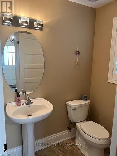 6505 Armelina Crescent, Niagara Falls (219 - Forestview), ON - Indoor Photo Showing Bathroom