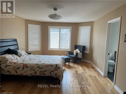 6505 Armelina Crescent, Niagara Falls (219 - Forestview), ON - Indoor Photo Showing Bedroom