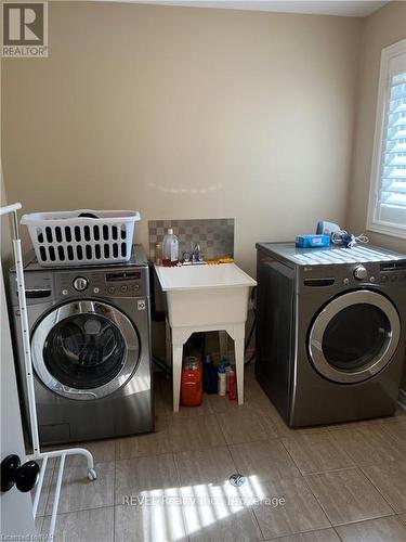 6505 Armelina Crescent, Niagara Falls (219 - Forestview), ON - Indoor Photo Showing Laundry Room