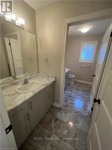 6505 Armelina Crescent, Niagara Falls (219 - Forestview), ON - Indoor Photo Showing Bathroom