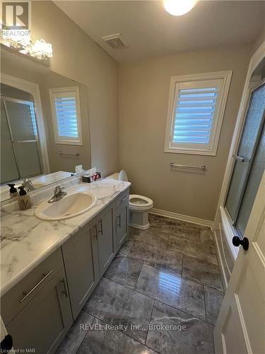 6505 Armelina Crescent, Niagara Falls (219 - Forestview), ON - Indoor Photo Showing Bathroom