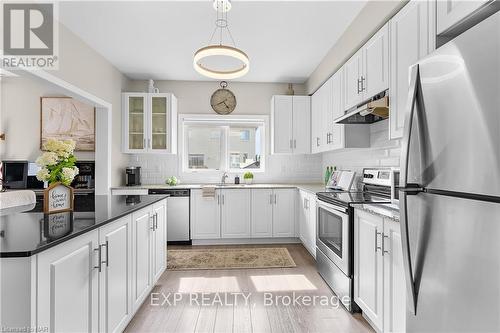 346 Concession 3 Road, Niagara-On-The-Lake (105 - St. Davids), ON - Indoor Photo Showing Kitchen With Upgraded Kitchen