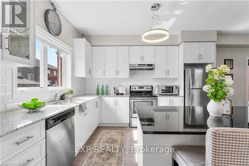 346 Concession 3 Road, Niagara-On-The-Lake (105 - St. Davids), ON - Indoor Photo Showing Kitchen With Upgraded Kitchen