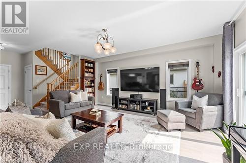 346 Concession 3 Road, Niagara-On-The-Lake (105 - St. Davids), ON - Indoor Photo Showing Living Room