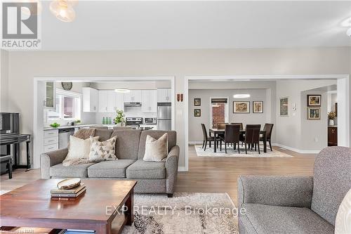 346 Concession 3 Road, Niagara-On-The-Lake (105 - St. Davids), ON - Indoor Photo Showing Living Room