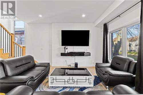 159 Hodgkins Avenue, Thorold (556 - Allanburg/Thorold South), ON - Indoor Photo Showing Living Room