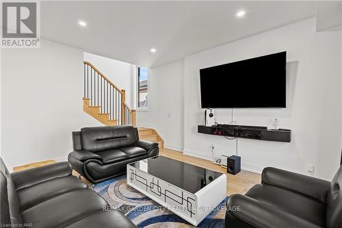 159 Hodgkins Avenue, Thorold (556 - Allanburg/Thorold South), ON - Indoor Photo Showing Living Room