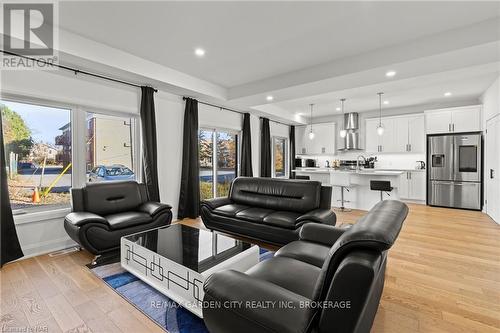 159 Hodgkins Avenue, Thorold (556 - Allanburg/Thorold South), ON - Indoor Photo Showing Living Room