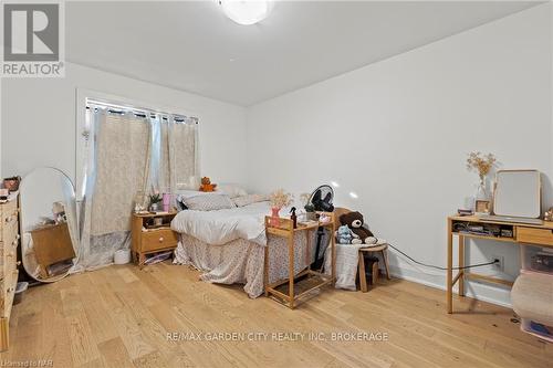 159 Hodgkins Avenue, Thorold (556 - Allanburg/Thorold South), ON - Indoor Photo Showing Bedroom