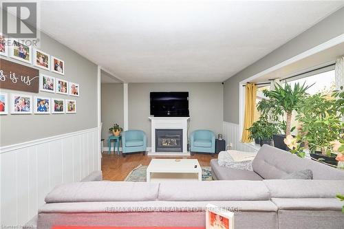 3283 Kenwood Court, Niagara Falls (206 - Stamford), ON - Indoor Photo Showing Living Room With Fireplace