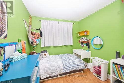 3283 Kenwood Court, Niagara Falls (206 - Stamford), ON - Indoor Photo Showing Bedroom