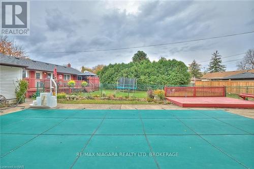 3283 Kenwood Court, Niagara Falls (206 - Stamford), ON - Outdoor With In Ground Pool