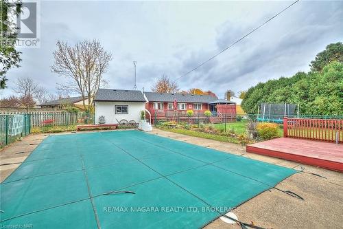 3283 Kenwood Court, Niagara Falls (206 - Stamford), ON - Outdoor With In Ground Pool With Deck Patio Veranda With Backyard