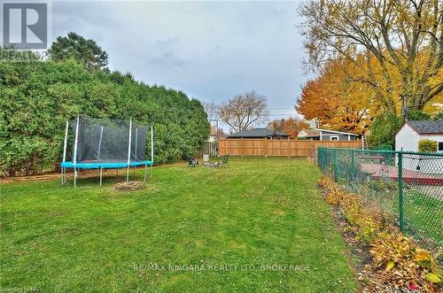 3283 Kenwood Court, Niagara Falls (206 - Stamford), ON - Outdoor With Backyard