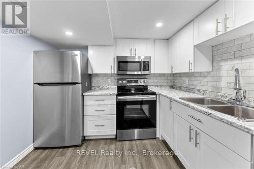 7229 Harriman Street, Niagara Falls (207 - Casey), ON - Indoor Photo Showing Kitchen With Double Sink With Upgraded Kitchen