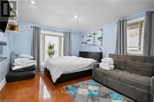 7229 Harriman Street, Niagara Falls (207 - Casey), ON - Indoor Photo Showing Bedroom