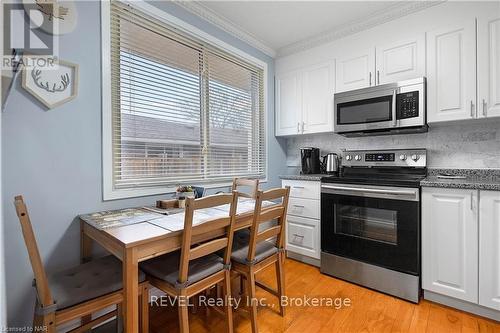 7229 Harriman Street, Niagara Falls (207 - Casey), ON - Indoor Photo Showing Kitchen