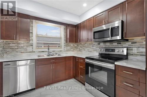 7229 Harriman Street, Niagara Falls (207 - Casey), ON - Indoor Photo Showing Kitchen With Double Sink With Upgraded Kitchen