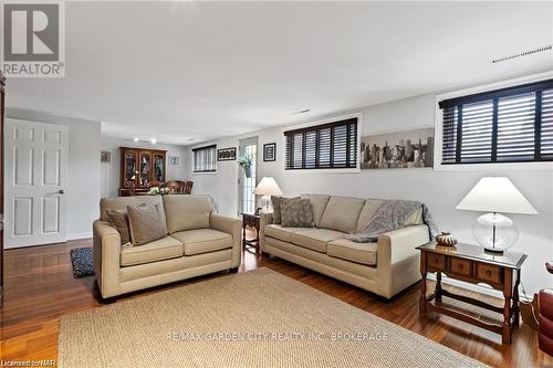 55 Sherwood Forest Trail, Welland (767 - N. Welland), ON - Indoor Photo Showing Living Room