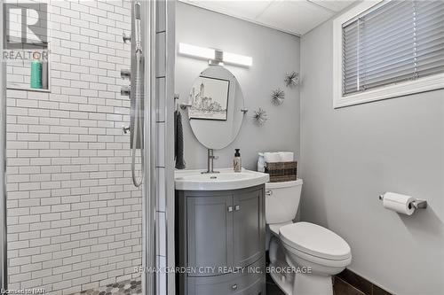 55 Sherwood Forest Trail, Welland (767 - N. Welland), ON - Indoor Photo Showing Bathroom