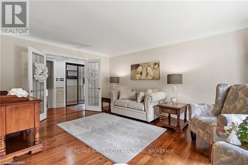 55 Sherwood Forest Trail, Welland (767 - N. Welland), ON - Indoor Photo Showing Living Room