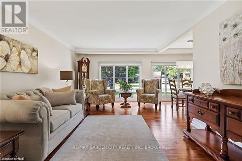 55 Sherwood Forest Trail, Welland (767 - N. Welland), ON - Indoor Photo Showing Living Room