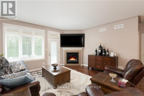 27 Hickory Avenue, Niagara-On-The-Lake (105 - St. Davids), ON - Indoor Photo Showing Living Room With Fireplace