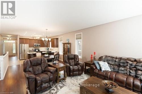 27 Hickory Avenue, Niagara-On-The-Lake (105 - St. Davids), ON - Indoor Photo Showing Living Room