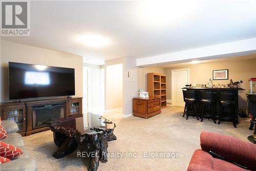 27 Hickory Avenue, Niagara-On-The-Lake (105 - St. Davids), ON - Indoor Photo Showing Living Room