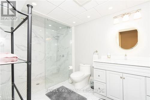 27 Hickory Avenue, Niagara-On-The-Lake (105 - St. Davids), ON - Indoor Photo Showing Bathroom